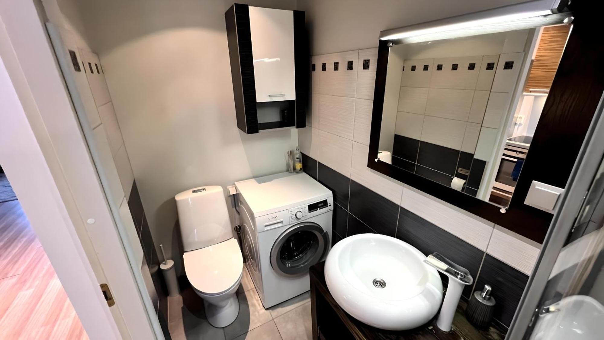Apartament Historic Charm - Cozy Nordic Retreat In Time-Honored Residency Tallin Zewnętrze zdjęcie